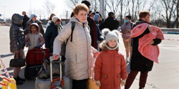 Інститут демографії назвав кількість українців, які перебувають за кордоном