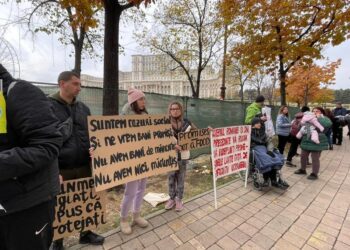 “Біженці приїхали з надією, а поїхали з боргами” – чому деякі українці, які знайшли притулок у Румунії, вийшли сьогодні на вулиці