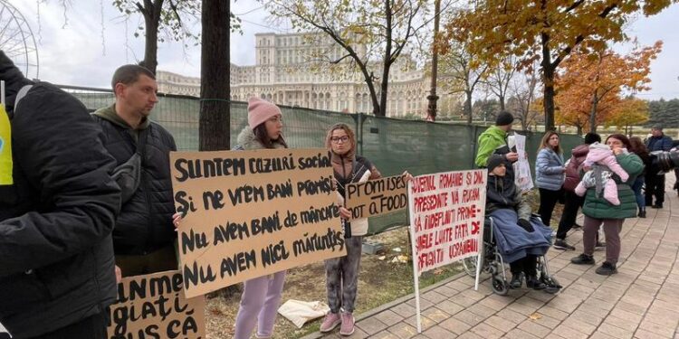 “Біженці приїхали з надією, а поїхали з боргами” – чому деякі українці, які знайшли притулок у Румунії, вийшли сьогодні на вулиці