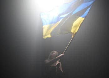 Американська співачка Келсі Кімберлін презентувала пісню «Повернись», присвячену українським біженцям