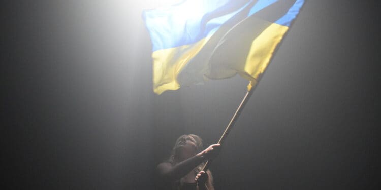 Американська співачка Келсі Кімберлін презентувала пісню «Повернись», присвячену українським біженцям