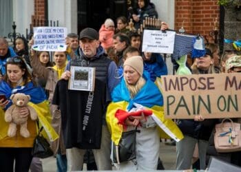 Перше місце за числом мігрантів у Великобританії зайняли українці