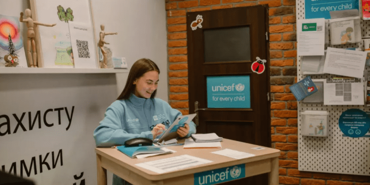 Розпочинається поетапне закриття «Блакитних точок» ЮНІСЕФ та УВКБ ООН у Польщі – причини і куди звертатися українцям
