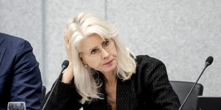 Ініціатива про “повернення українських біженців з Нідерландів додому” належить партії, яка має 7 місць з 150