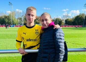 «Раніше не бачила такого». Мати футболіста Боруссії Юлія Кревсун — про дортмундських фанів, сина та життя в Німеччині