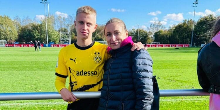 «Раніше не бачила такого». Мати футболіста Боруссії Юлія Кревсун — про дортмундських фанів, сина та життя в Німеччині