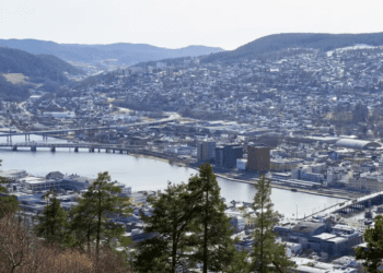 Місто Драммен у Норвегії прийняло рішення приймати лише українських біженців