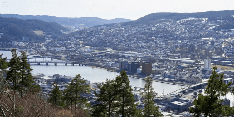 Місто Драммен у Норвегії прийняло рішення приймати лише українських біженців