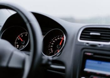 Як українцям безкоштовно зареєструвати авто у Швейцарії