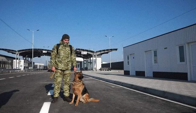 На кордоні України та Польщі відновили пропуск транспорту