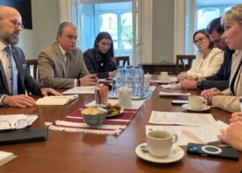 Офіс омбудсмена ознайомився з умовами проживання і проблемами українців у Нідерландах