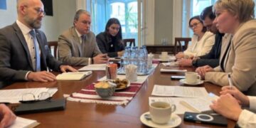 Офіс омбудсмена ознайомився з умовами проживання і проблемами українців у Нідерландах