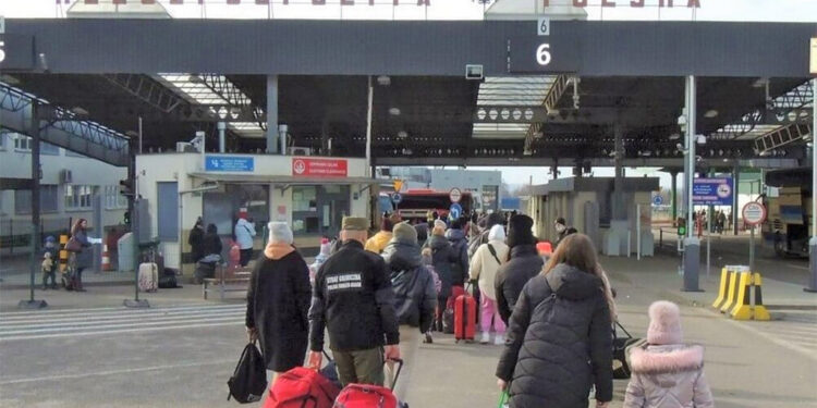 У Польщі офіційно працюють 780 тисяч українців: з них понад 400 тисяч – чоловіки