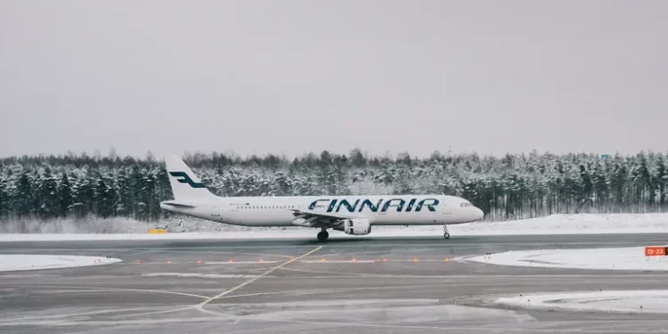 Популярна авіакомпанія ЄС скасувала сотні рейсів у грудні: перевірте напрямки