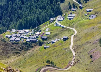 Найщасливіша країна світу платить тим, хто переїде туди: на яких умовах