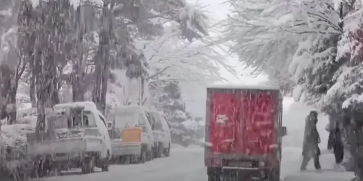На Сеул звалився найсильніший снігопад за століття: холодні кадри з Південної Кореї