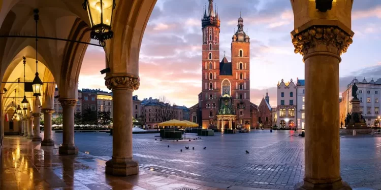 Кому і за яких умов потрібна віза в Польщу