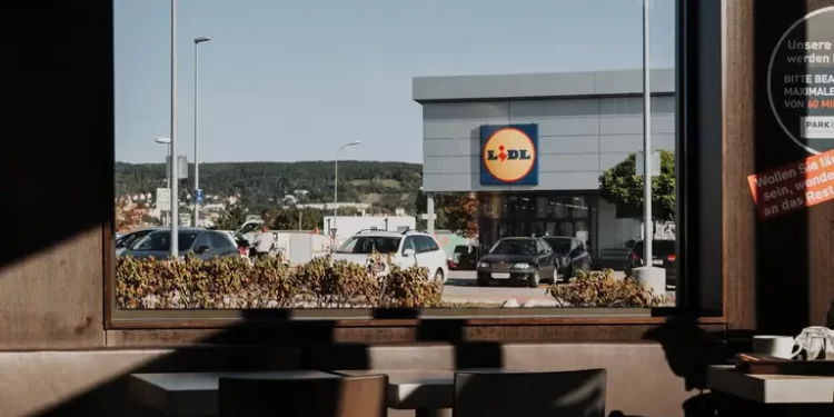 Усі польські магазини додадуть до покупок нову комісію: скільки треба буде доплачувати