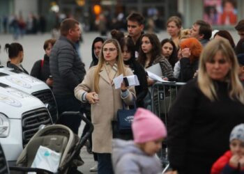 Нове дослідження показало, скільки українців не планують повертатись додому із Польщі