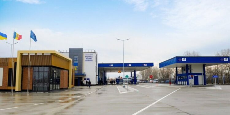 Українців попередили про проблеми з перетином кордону: який пункт пропуску закриють 13 листопада