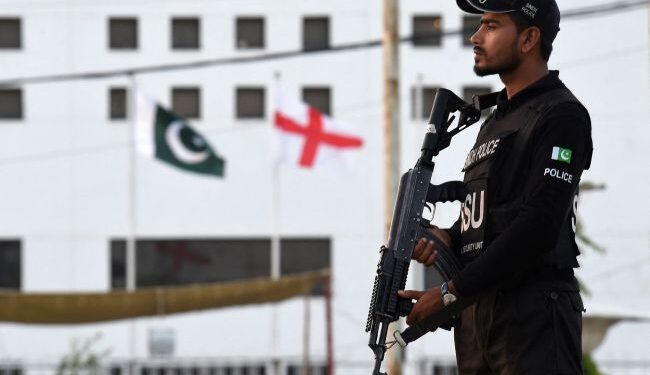 Українців закликають уникати місць скупчення людей у Пакистані: що трапилося