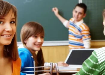 Без підручників, домашніх завдань і батьківських чатів: українка розповіла про початкову освіту в Бельгії