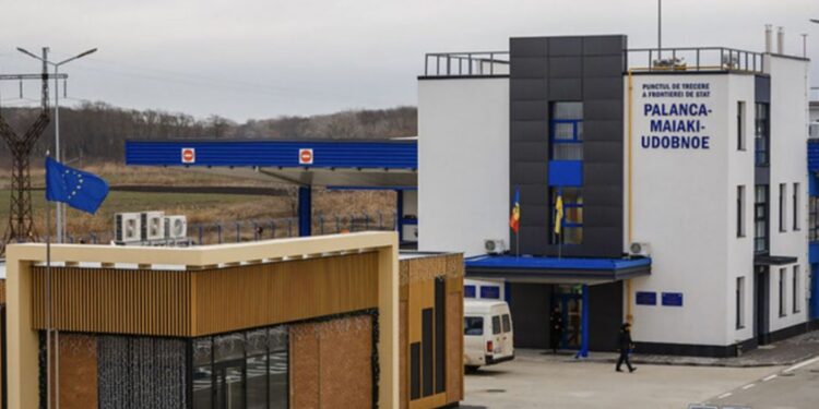 Українцям ускладнили перетин кордону з Молдовою: на пункті пропуску можуть утворитися черги