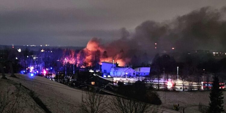 У Вільнюсі обмежено рух транспорту після падіння вантажного літака