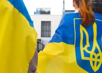 Українських біженців у ЄС хочуть залишити без виплат? МЗС України відреагувало на статтю El Pais