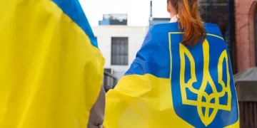 Українських біженців у ЄС хочуть залишити без виплат? МЗС України відреагувало на статтю El Pais