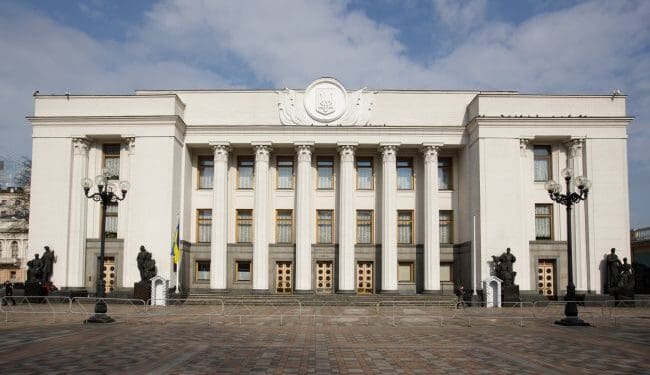 У Раді пропонують зробити вільним перетин кордону для однієї категорії студентів