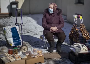 Деяким українцям можуть припинити виплату пенсій: хто у списку