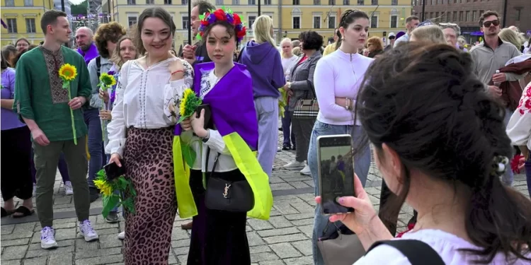 Українці за кордоном 2024: де можна дізнатися всю інформацію про повернення додому