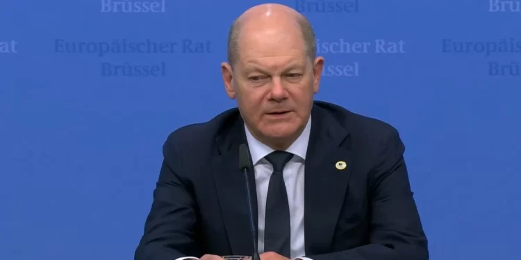 Шольц: Треба заохочувати українців працювати або повертатися додому