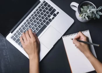 У яких країнах люди працюють найменше та найбільше: статистика