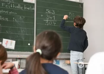 Замість уроків – пари, оцінки за бажанням і всі перерви на вулиці: вчителька з України назвала 5 моментів, які її вразили в німецькій школі