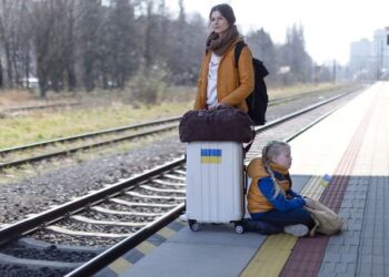 Які мають бути зарплати в Україні, щоб повернути біженців: оцінка експерта