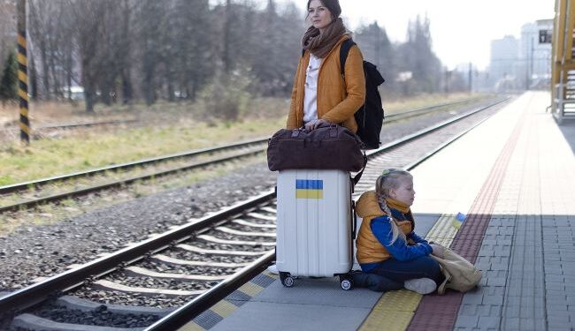 Які мають бути зарплати в Україні, щоб повернути біженців: оцінка експерта