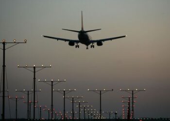 Українська авіакомпанія оголосила про відновлення регулярних польотів. Літатиме з Молдови