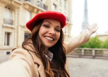 Не Нотр-Дамом єдиним: як заощадити на екскурсіях у Парижі