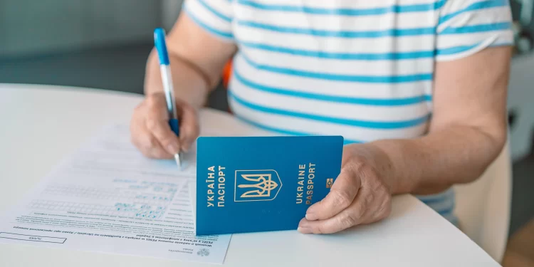 Хто може оформити сірий паспорт у Польщі