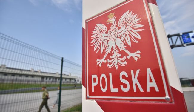 Конфіскують на кордоні. Що не можна везти із собою в Польщу: повний список