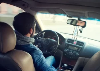 Українських біженців з автомобілями можуть залишити без виплат: одна з країн ЄС готує нові правила