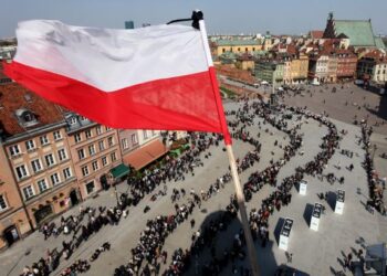 У Польщі можуть блокувати рахунки іноземців, зокрема українців: кого це стосується