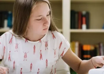 Чи зобов′язані школи враховувати оцінки, отримані учнями за кордоном: роз’яснення МОН