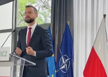 Поляки розчаровані поведінкою заможних українців – міністр оборони Польщі