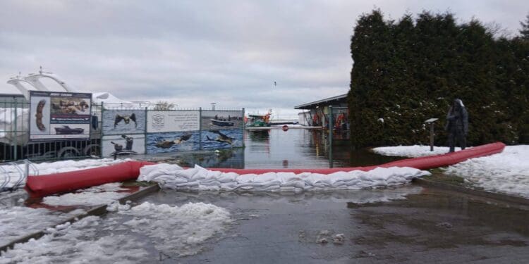 У Польщі прибережні міста потерпають від підтоплень через сильний вітер з моря