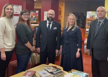 Посол в Естонії відвідав у місті Раквере бібліотеку, яка слугує громадським центром для українців