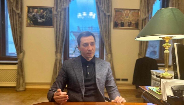 Повернути українців додому після війни можна за допомогою економічних програм – експерт