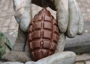 У Нідерландах біля судна-притулку з українськими біженцями знайшли муляж гранати